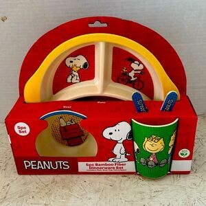 Peanuts Snoopy 5pc Bamboo Fiber Kids Dinnerware Set. BRAND NEW!!!.